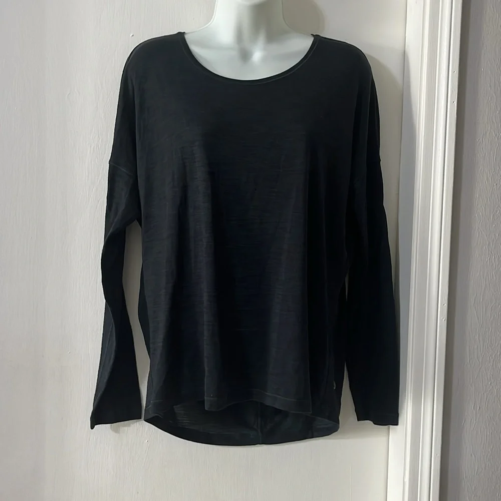 Lululemon open back long sleeve shirt